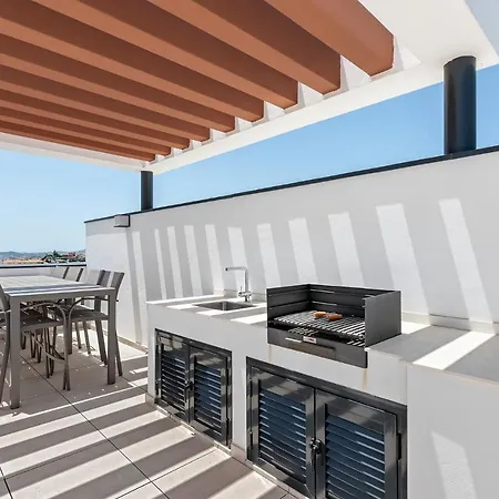 Middel Views Penthouse *