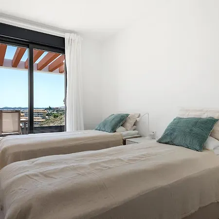 Middel Views Penthouse *